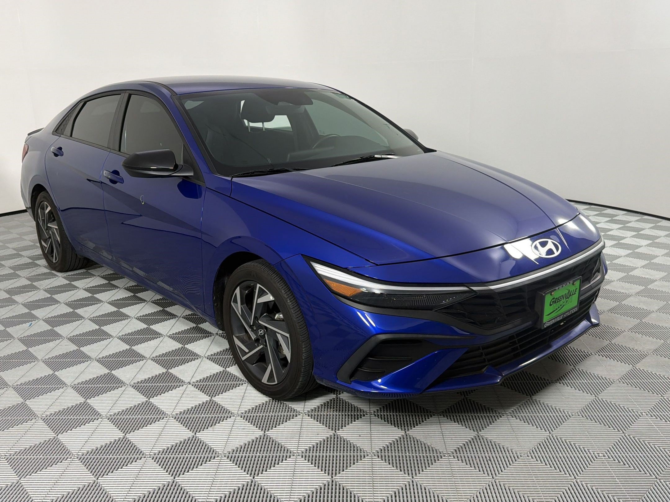Used 2025 Hyundai Elantra Sport FWD image 7