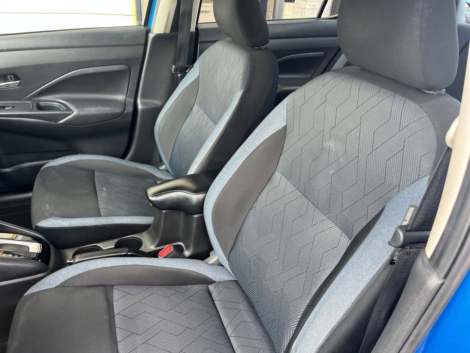 Used 2023 Nissan Versa SV image 33