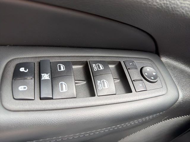 Used 2022 Jeep Grand Cherokee Laredo X image 30