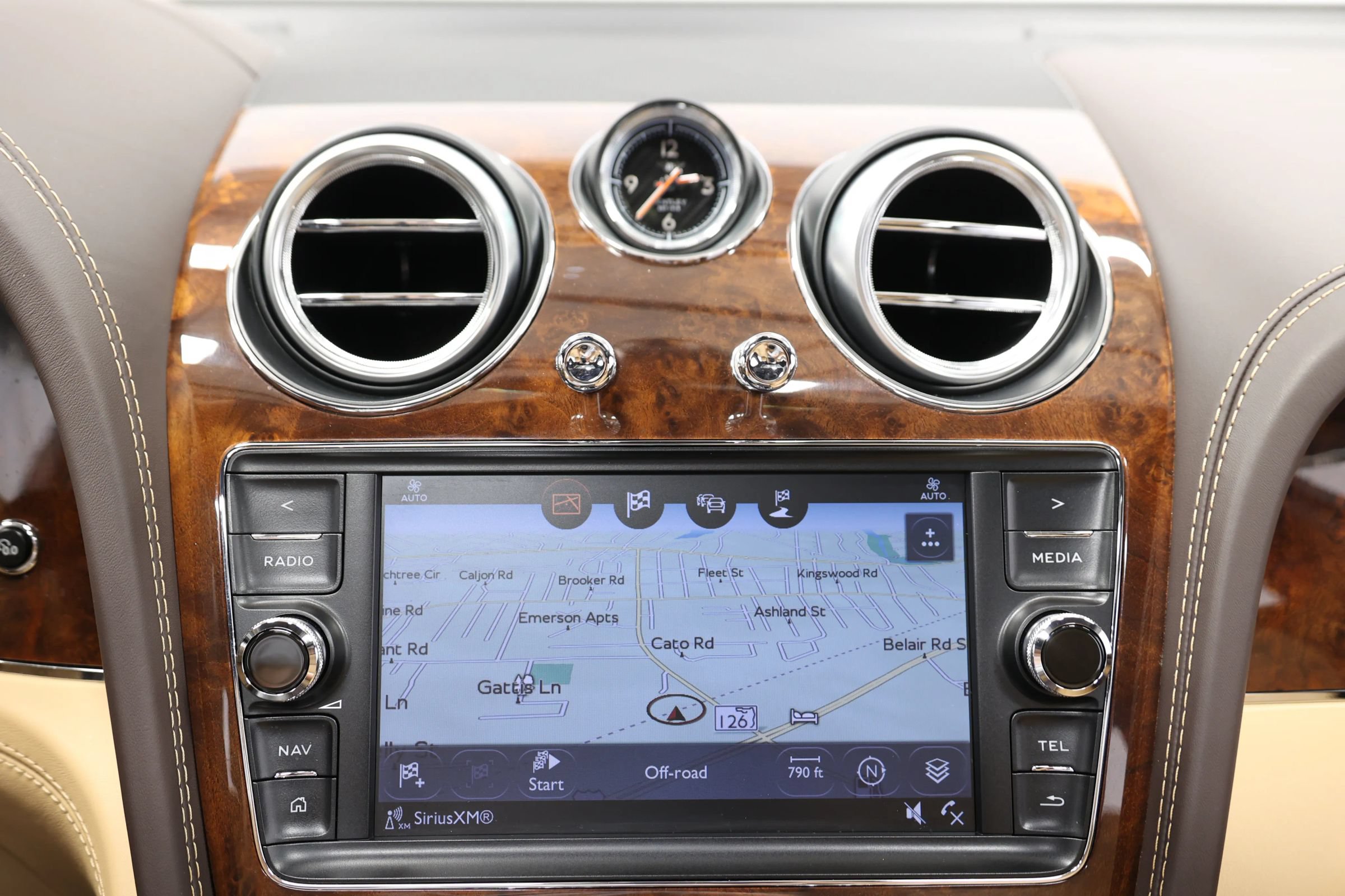 Used 2018 Bentley Bentayga AWD/4WD image 32