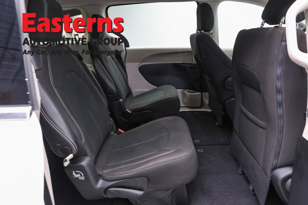 Used 2022 Chrysler Voyager LX FWD image 23