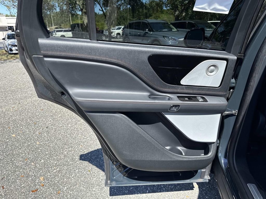 New 2025 Lincoln Aviator Black Label image 13