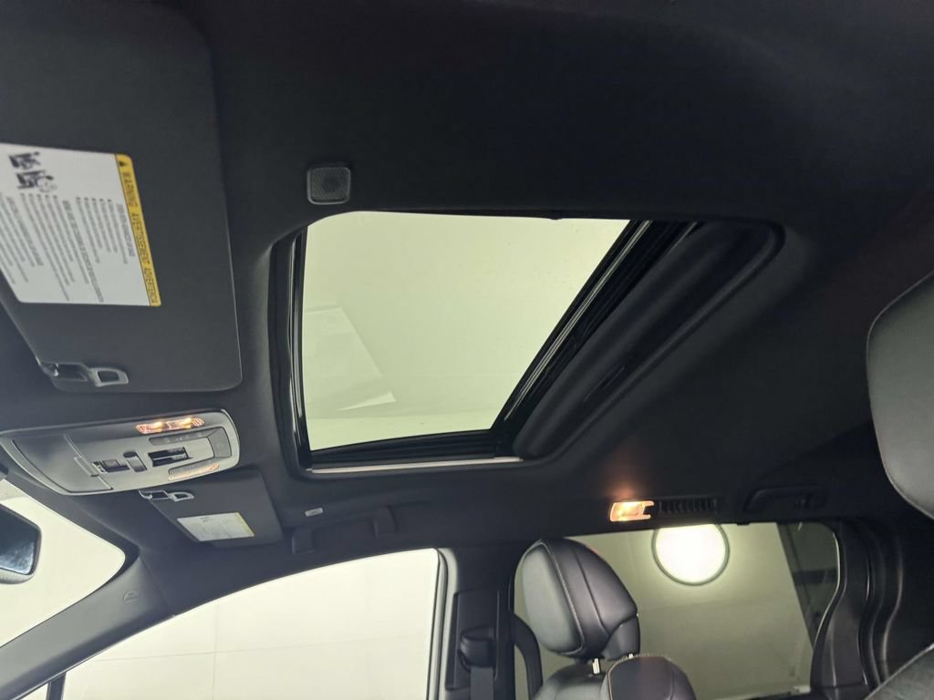 Used 2025 Toyota Sienna XLE Woodland Edition AWD/4WD image 32