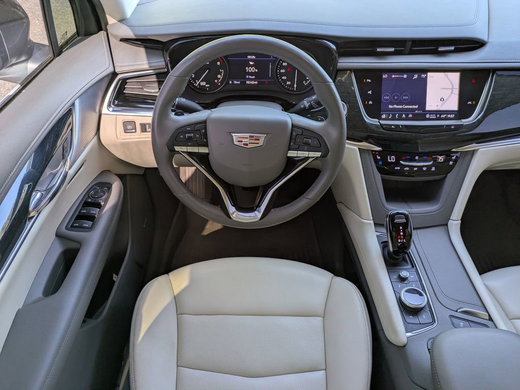 Used 2022 Cadillac XT6 Premium Luxury w/ Technology Package FWD image 17