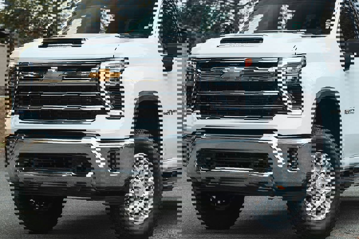 Used 2024 Chevrolet Silverado 2500 LTZ image 2