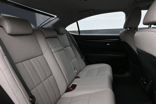 Used 2016 Lexus ES 350 w/ Luxury Package w/Wood Trim FWD image 32