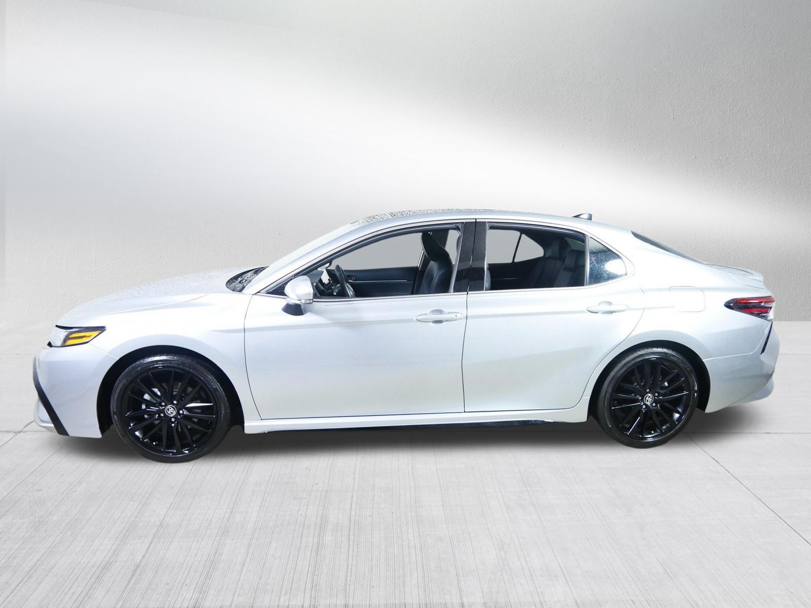 Used 2023 Toyota Camry XSE FWD image 4