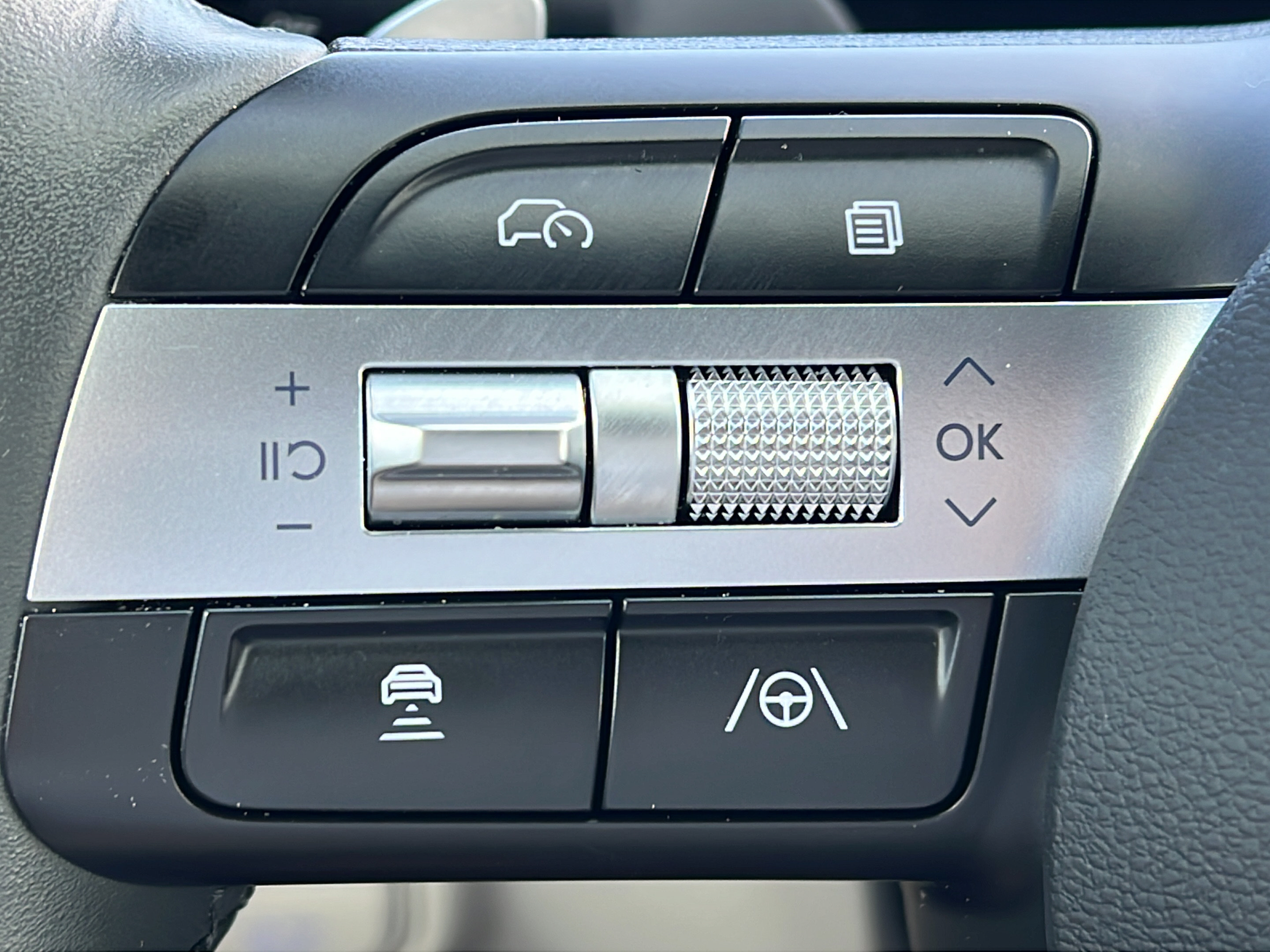 Certified 2025 Hyundai Tucson Limited AWD/4WD image 22