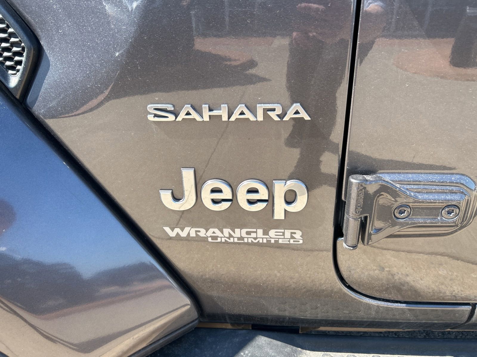 Used 2022 Jeep Wrangler Unlimited Sahara AWD/4WD image 9