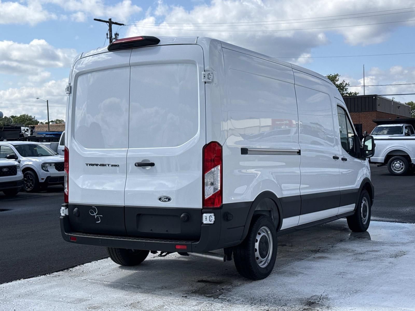 New 2026 Ford Transit 250 148 Medium Roof w/ Load Area Protection Package RWD image 3