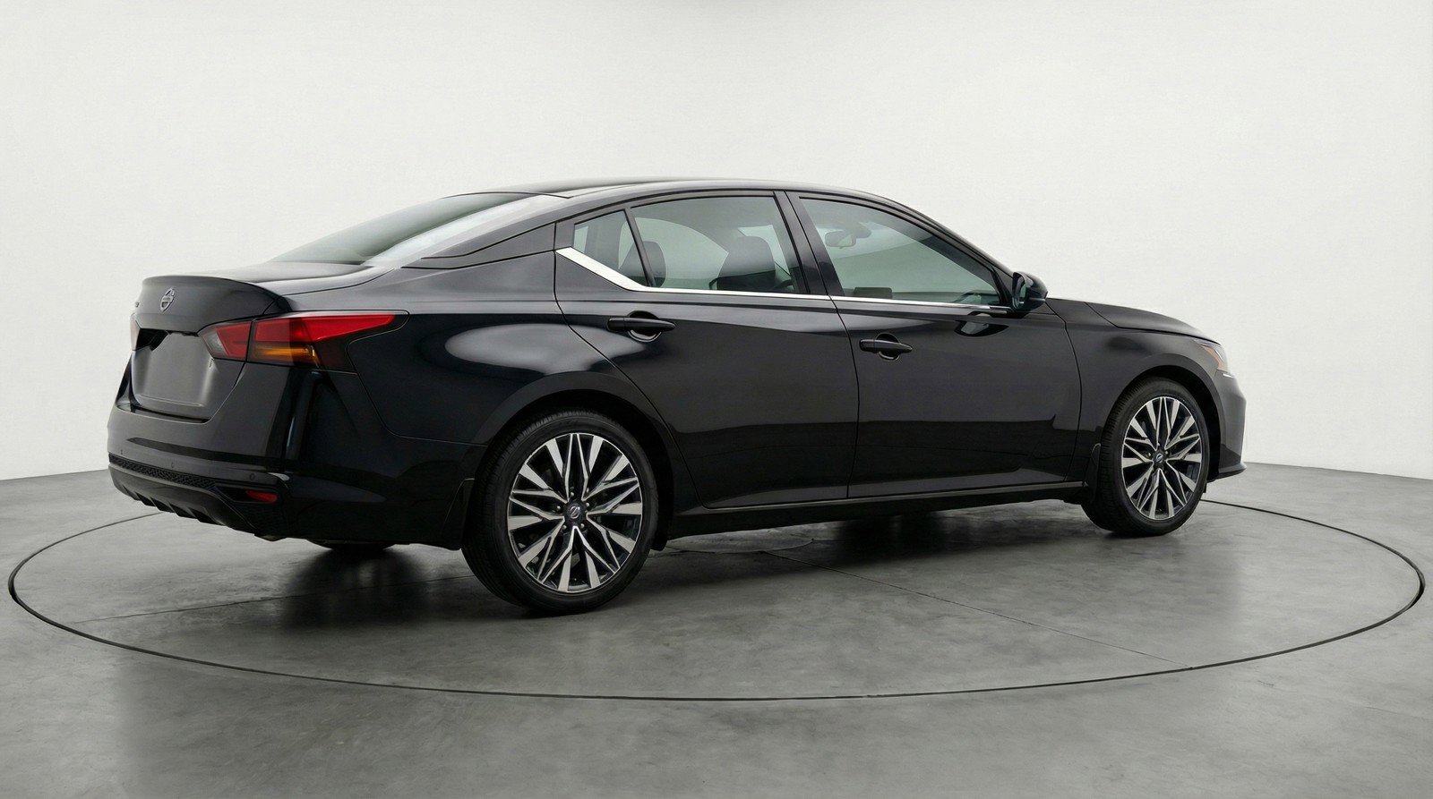 Used 2025 Nissan Altima 2.5 SV FWD image 9
