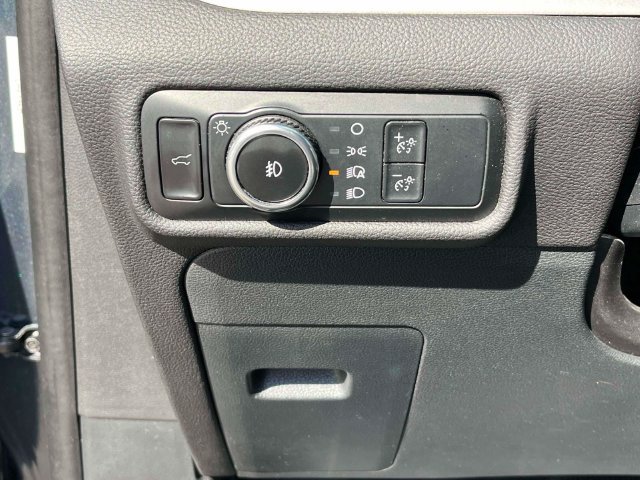 Used 2024 Ford Explorer XLT w/ Equipment Group 202A RWD image 33