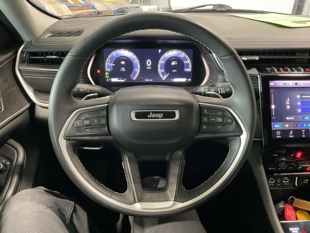 Used 2023 Jeep Grand Cherokee Limited image 13