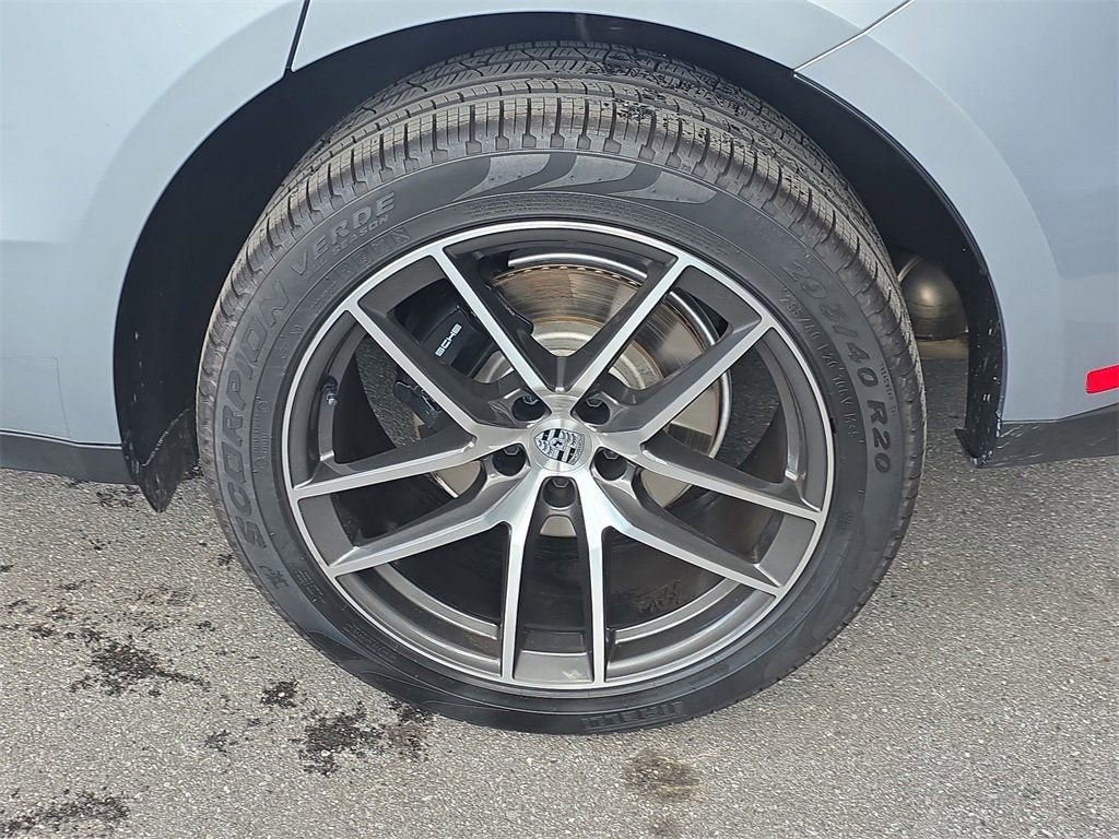 Certified 2025 Porsche Macan image 11