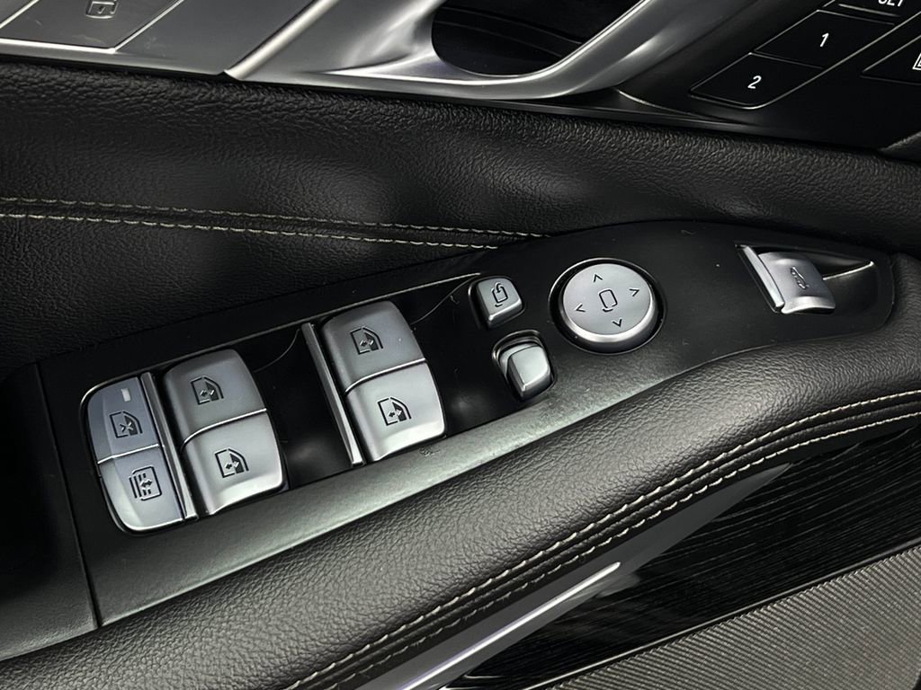 Used 2022 BMW X7 M50i w/ Cold Weather Package image 18