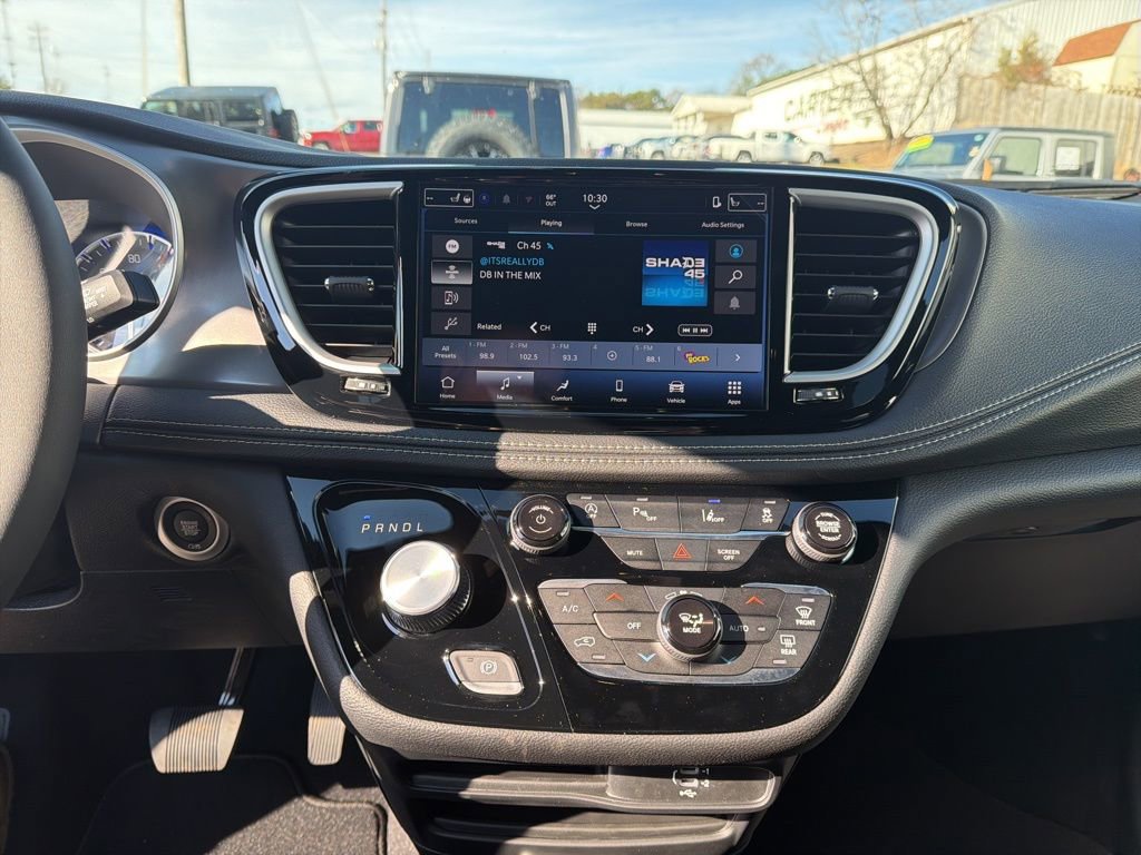 New 2026 Chrysler Pacifica Select FWD image 38
