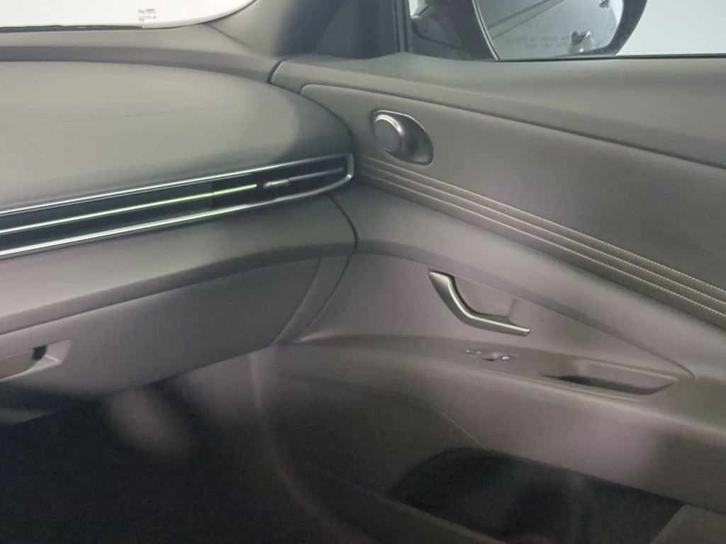 Used 2025 Hyundai Elantra Sport FWD image 18