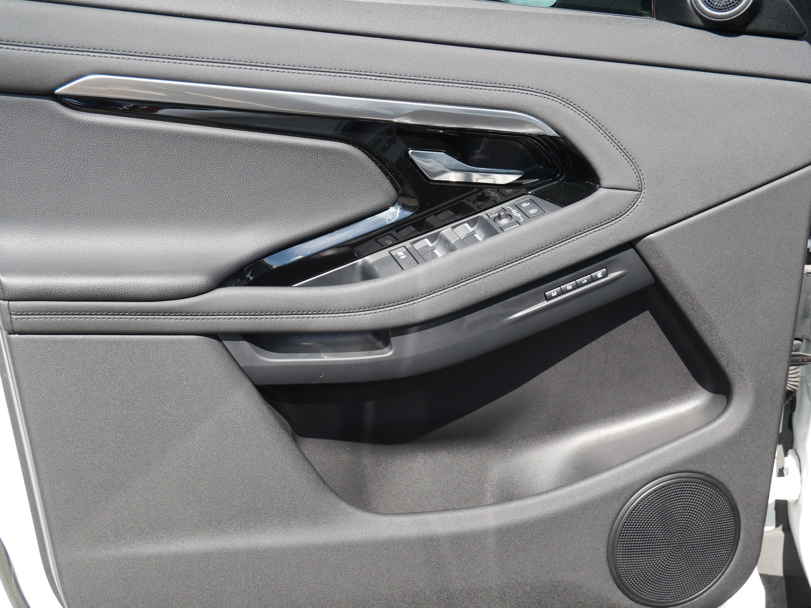 Used 2023 Land Rover Range Rover Evoque R-Dynamic SE AWD/4WD image 14