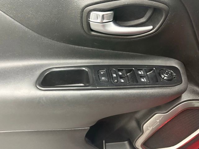 Used 2018 Jeep Renegade Limited w/ UConnect 8.4 Nav Group AWD/4WD image 13