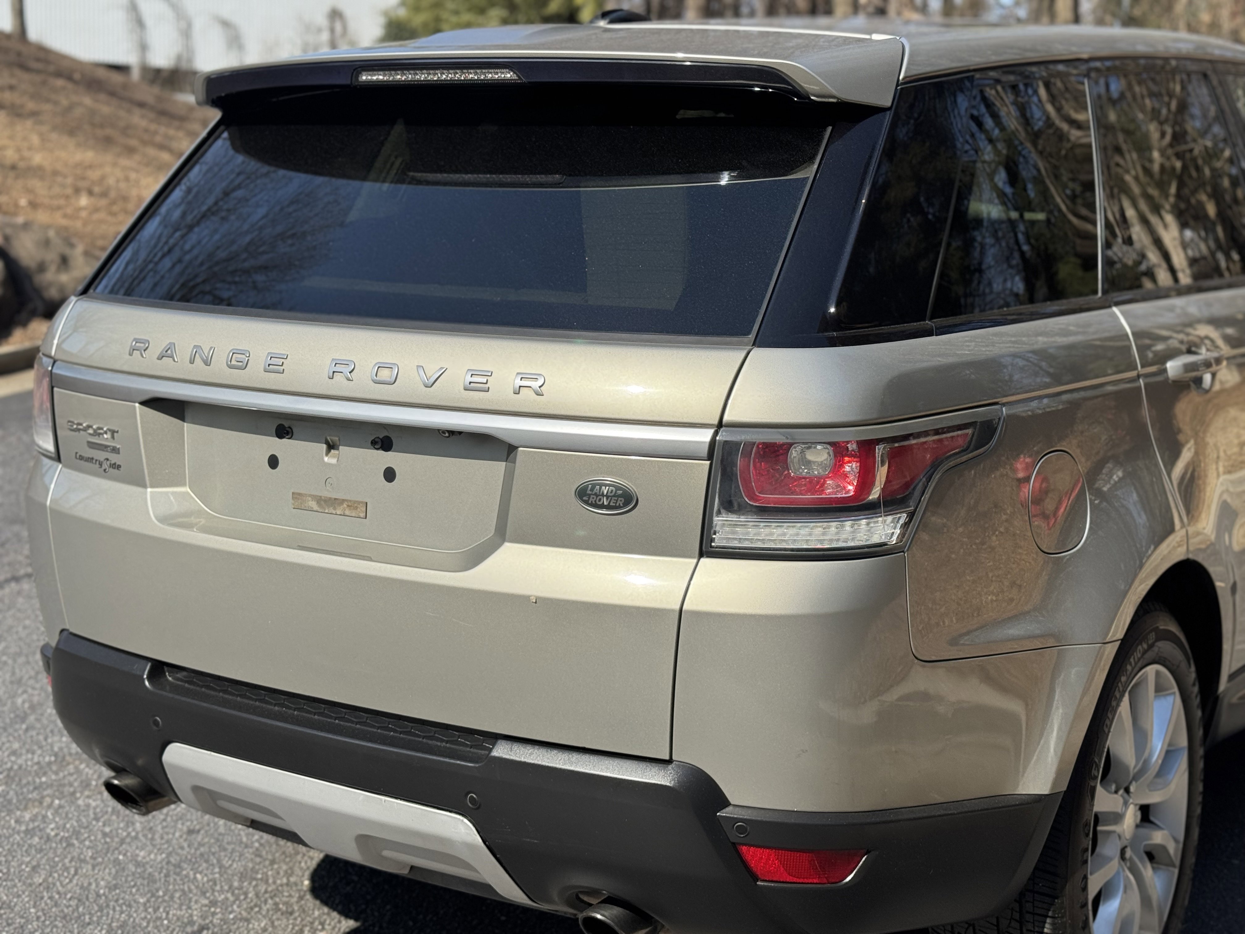 Used 2014 Land Rover Range Rover Sport HSE image 16