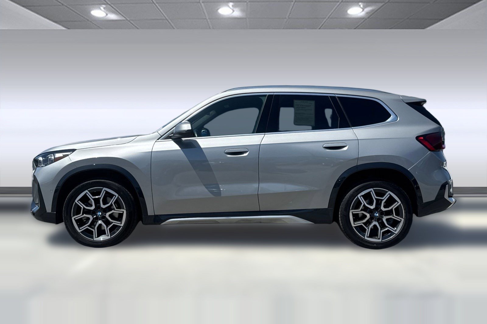 Used 2025 BMW X1 xDrive28i w/ Convenience Package AWD/4WD image 2