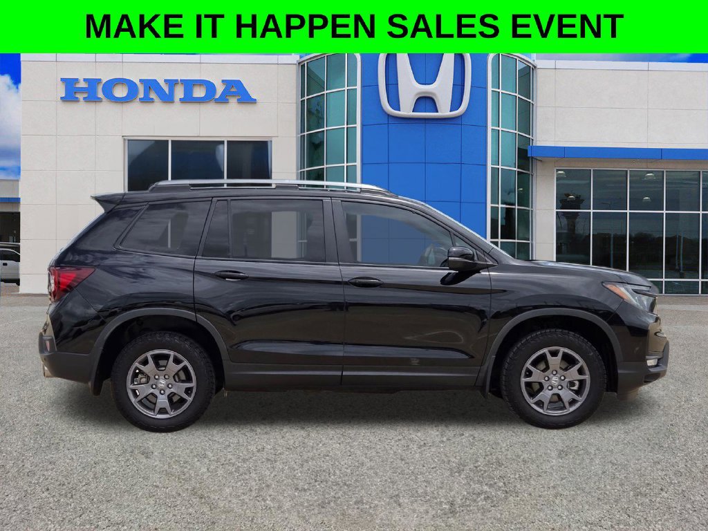 Used 2024 Honda Passport TrailSport image 2