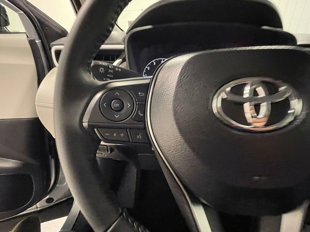 Used 2025 Toyota Corolla Cross LE image 29