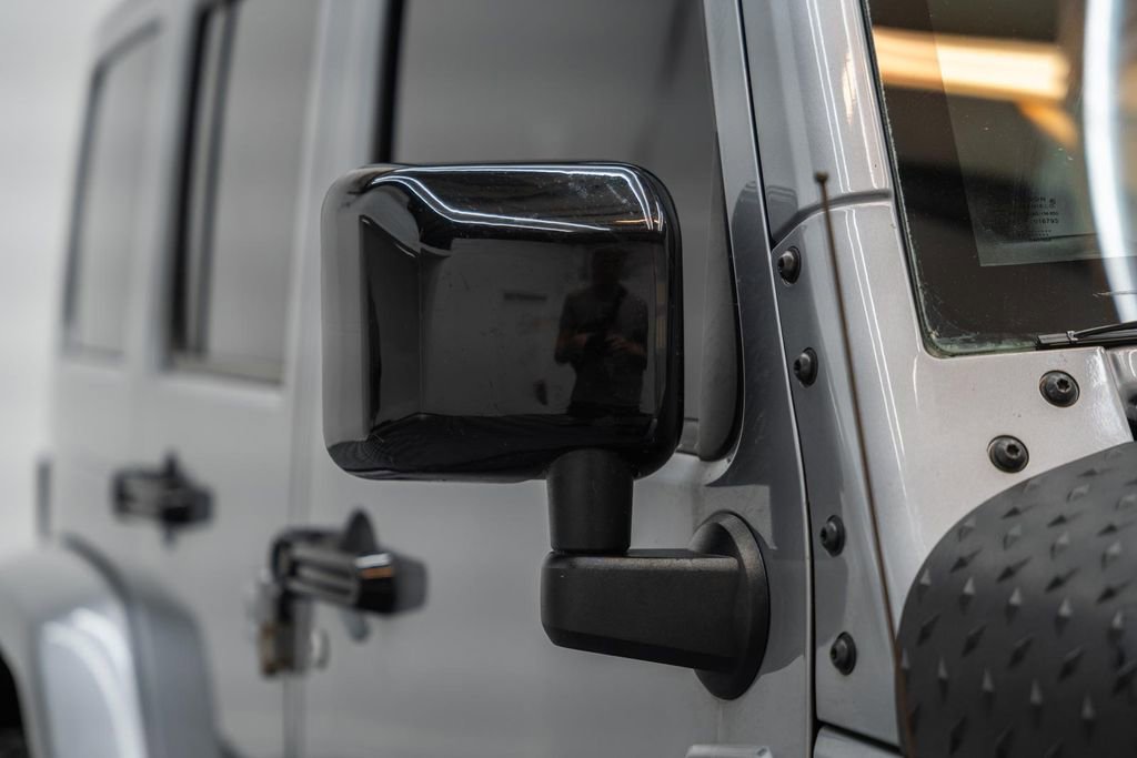 Used 2015 Jeep Wrangler Unlimited Rubicon w/ Connectivity Group image 14