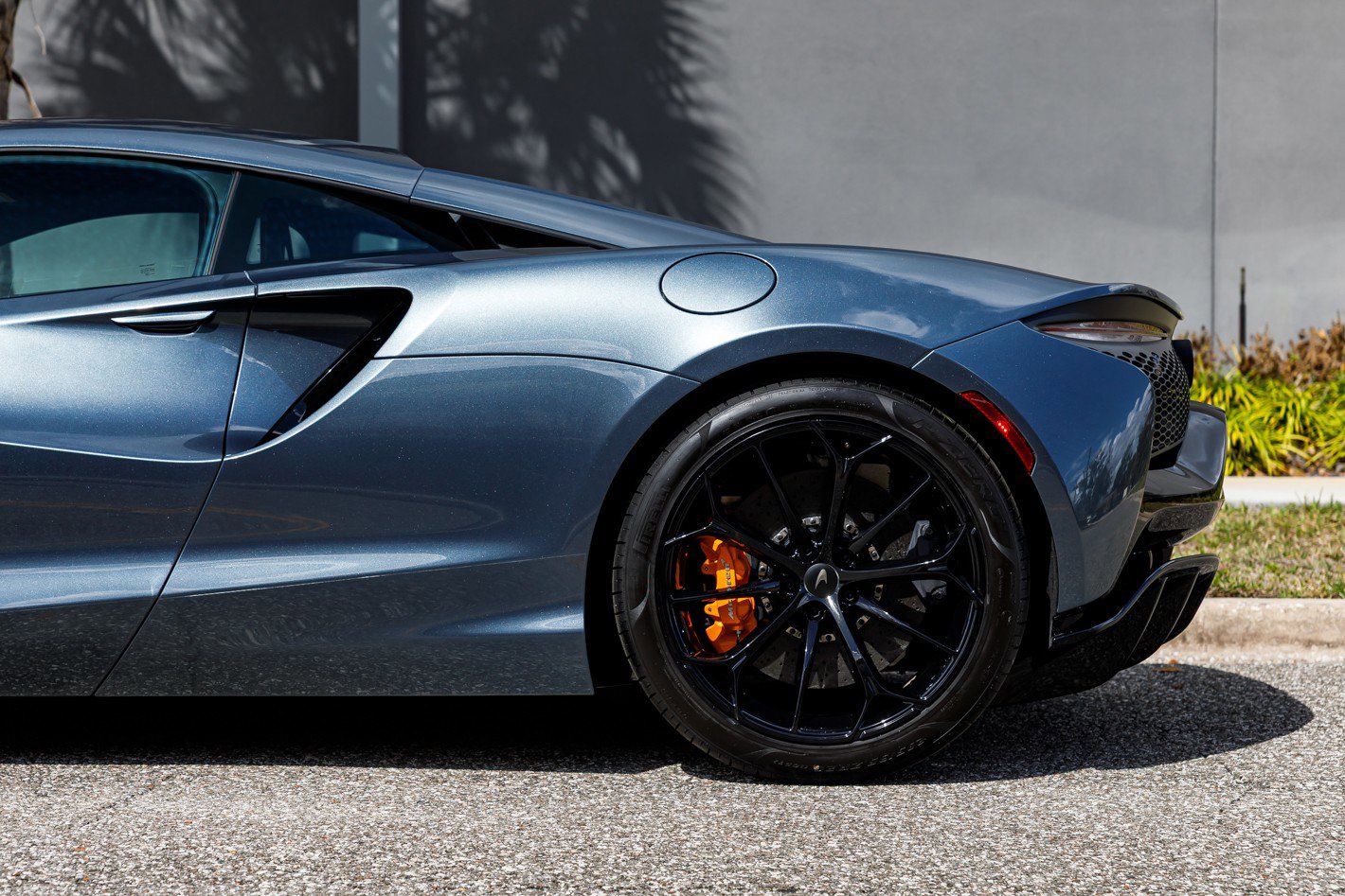 Used 2026 McLaren Artura RWD image 24