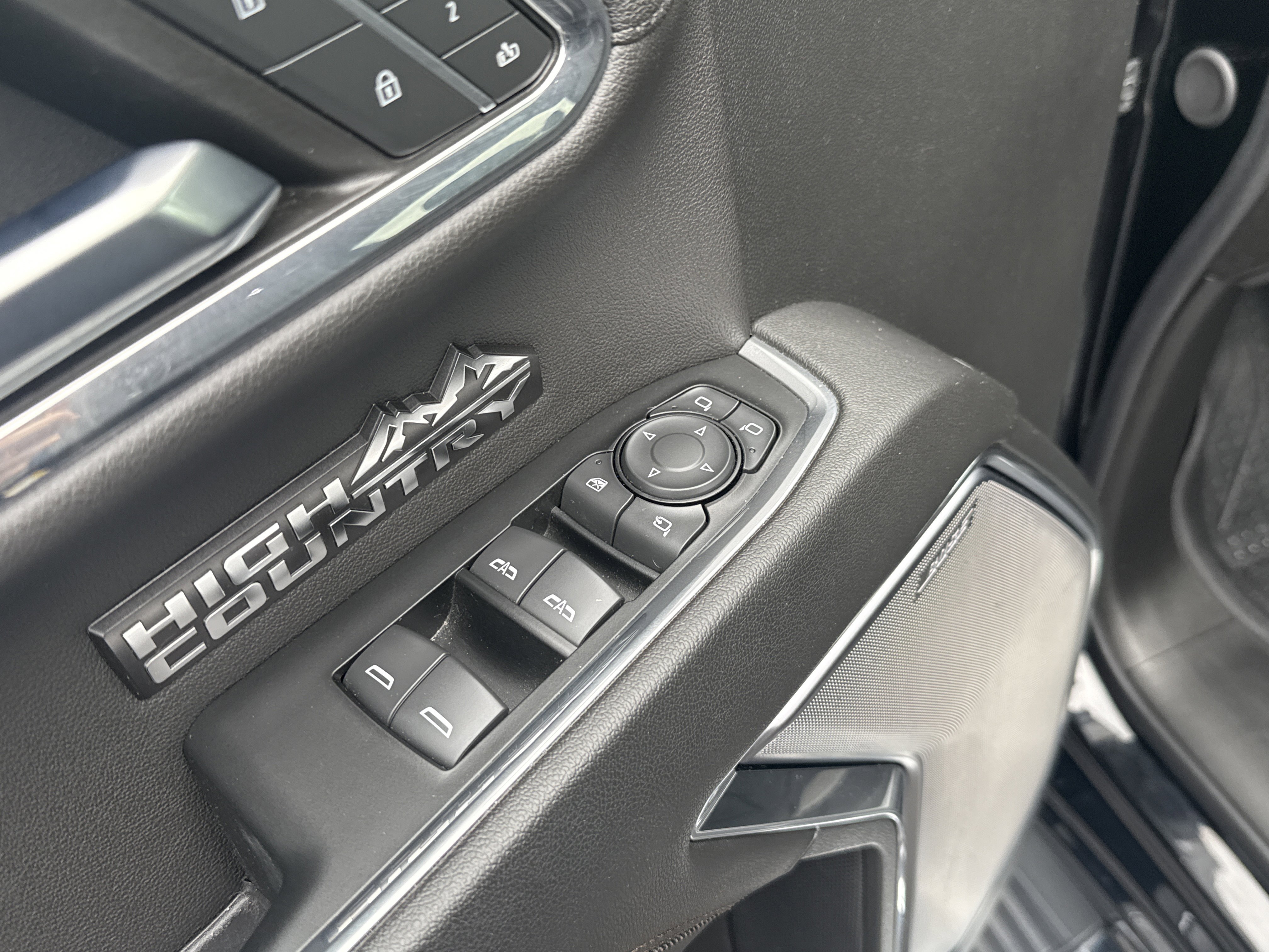 Used 2024 Chevrolet Silverado 1500 High Country w/ High Country Premium Package AWD/4WD image 17