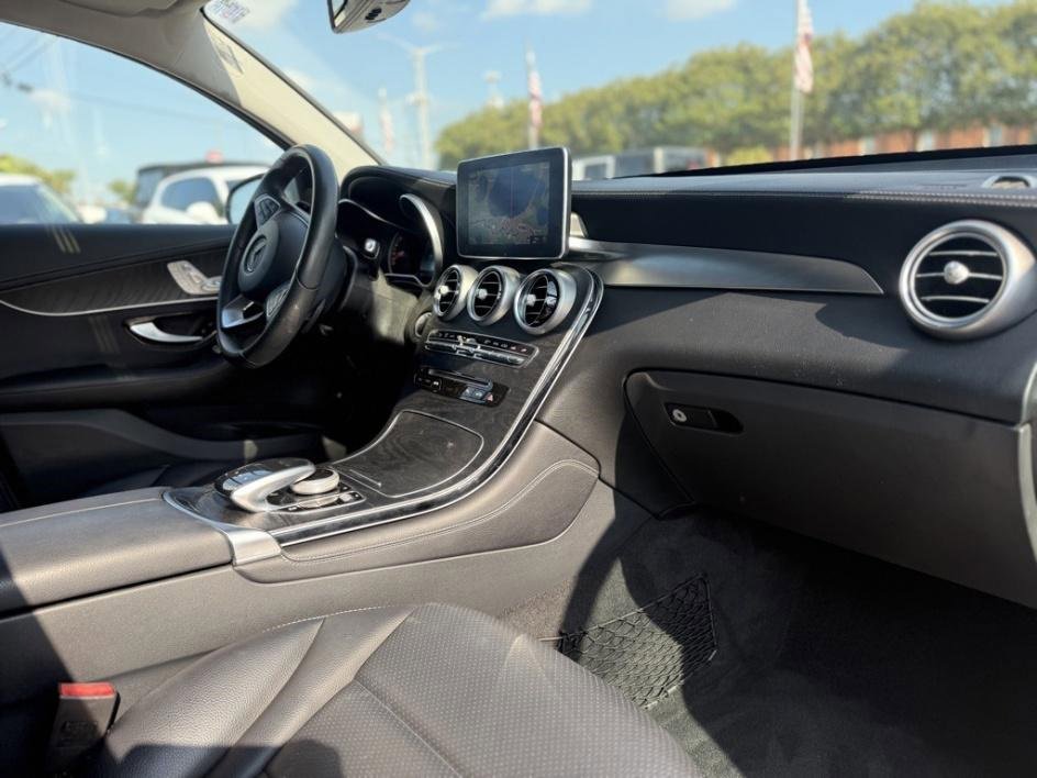 Used 2017 Mercedes-Benz GLC 300 4MATIC Coupe image 22