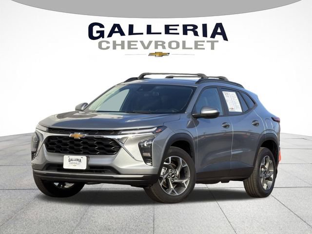Used 2024 Chevrolet Trax LT w/ LT Convenience Package image 2