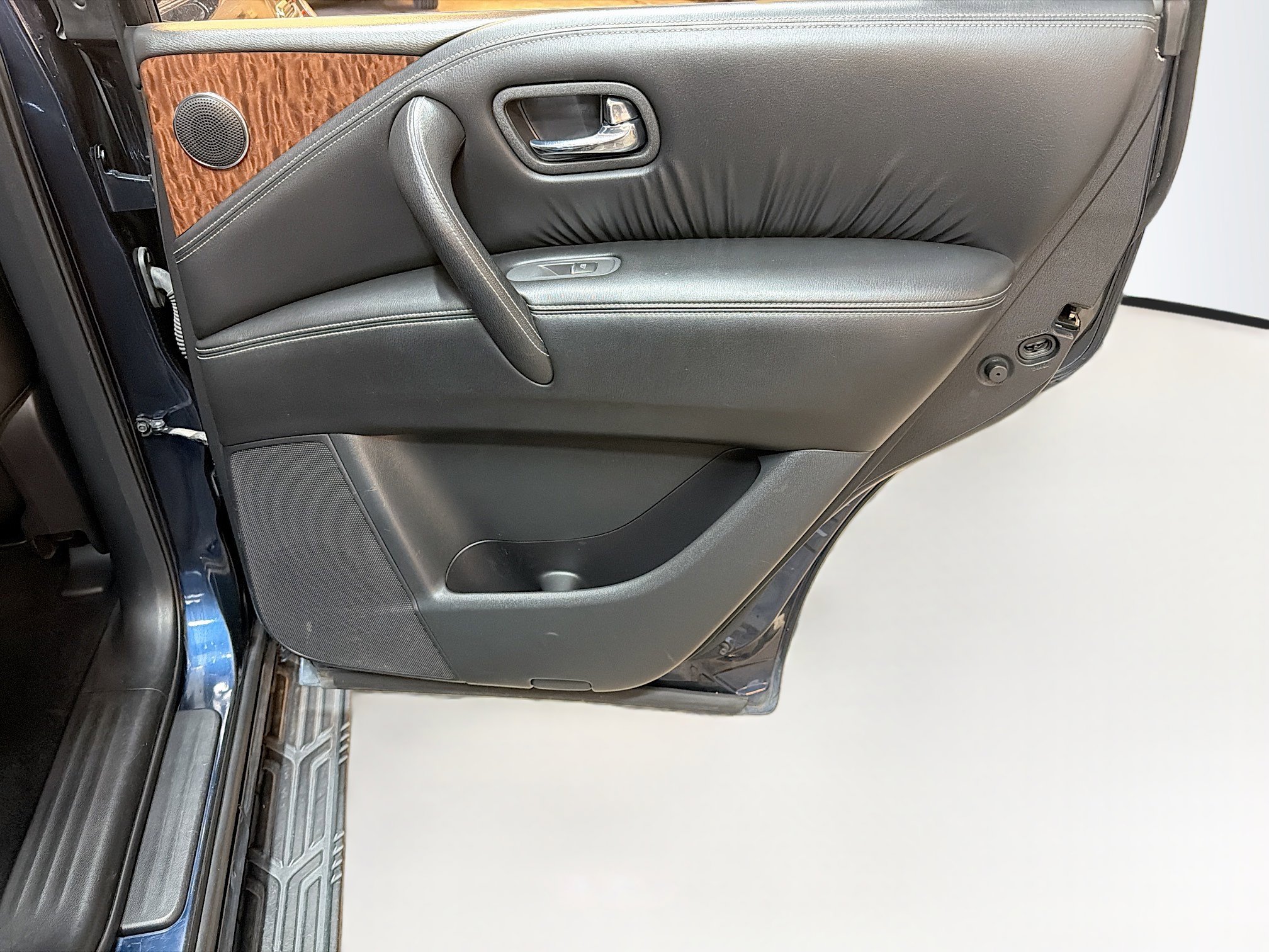 Used 2020 Nissan Armada SL w/ Premium Package image 33
