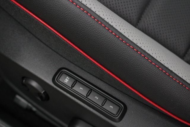 New 2026 Volkswagen GTI SE FWD image 4