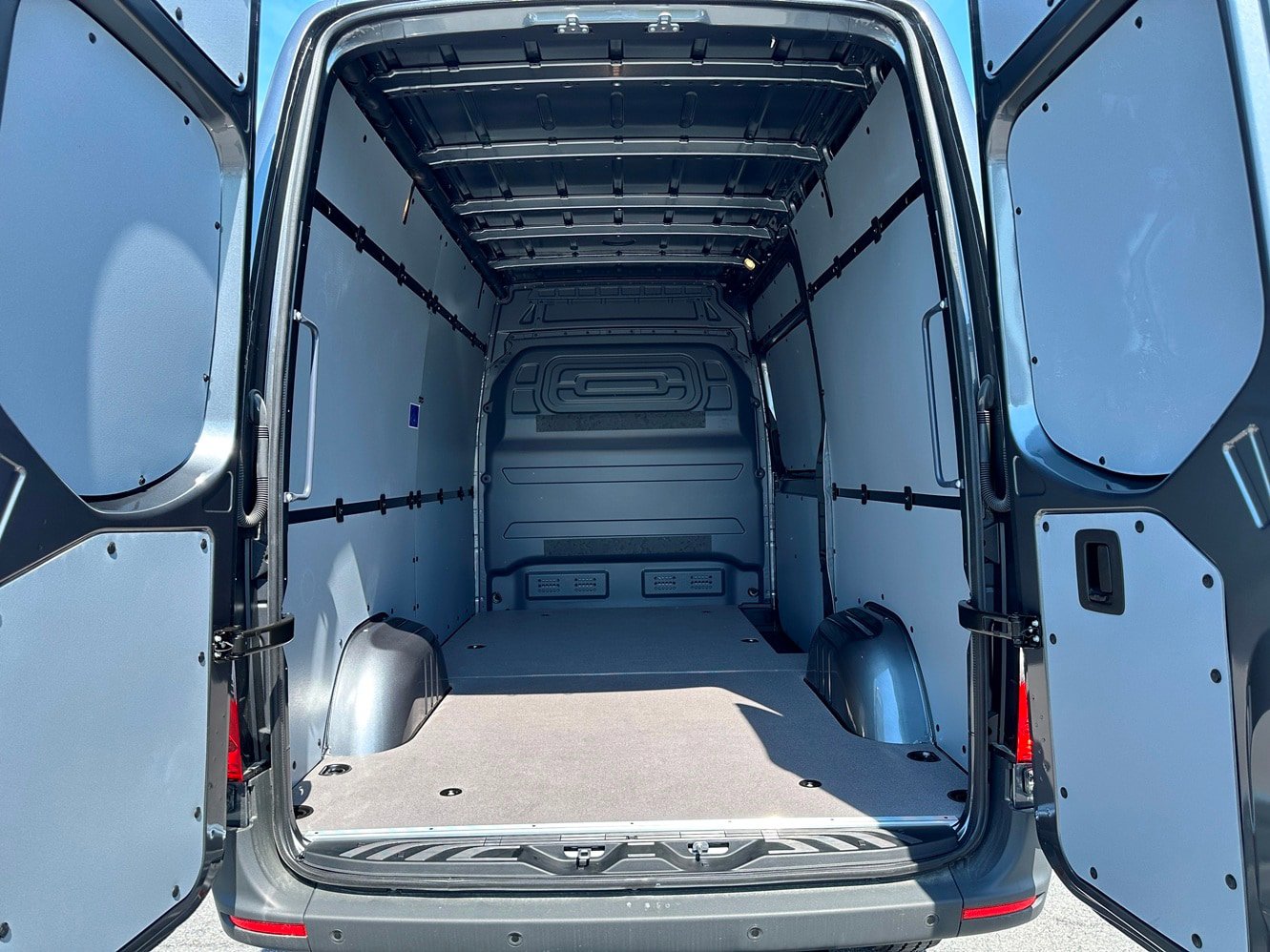 Used 2025 Mercedes-Benz Sprinter 2500 image 22