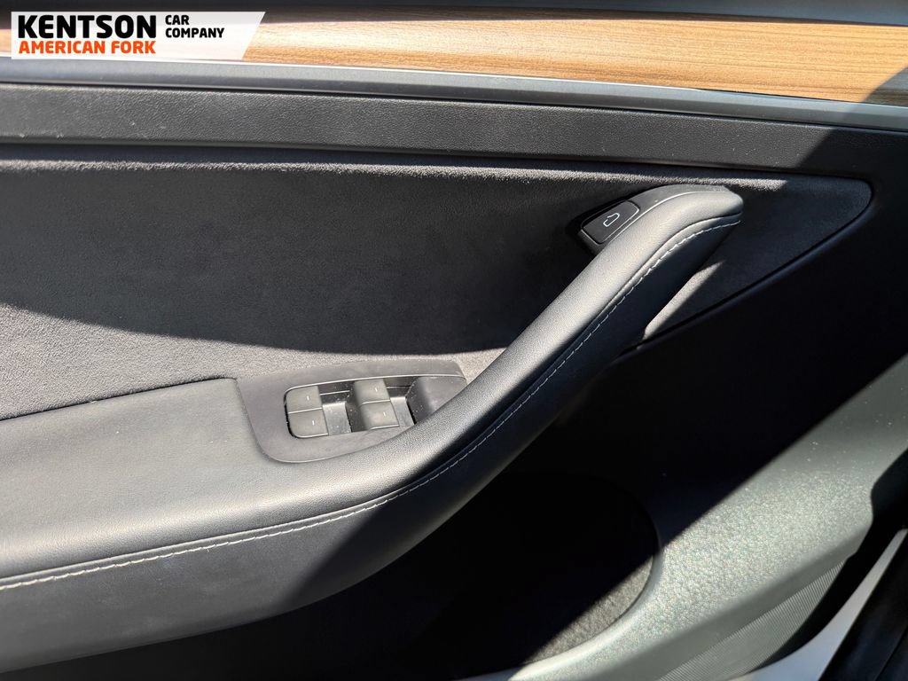 Used 2023 Tesla Model Y Long Range AWD/4WD image 16