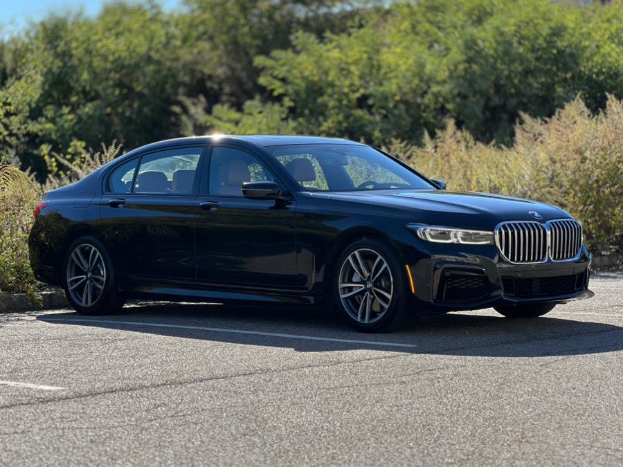 Used 2022 BMW 750i xDrive w/ M Sport Package image 2