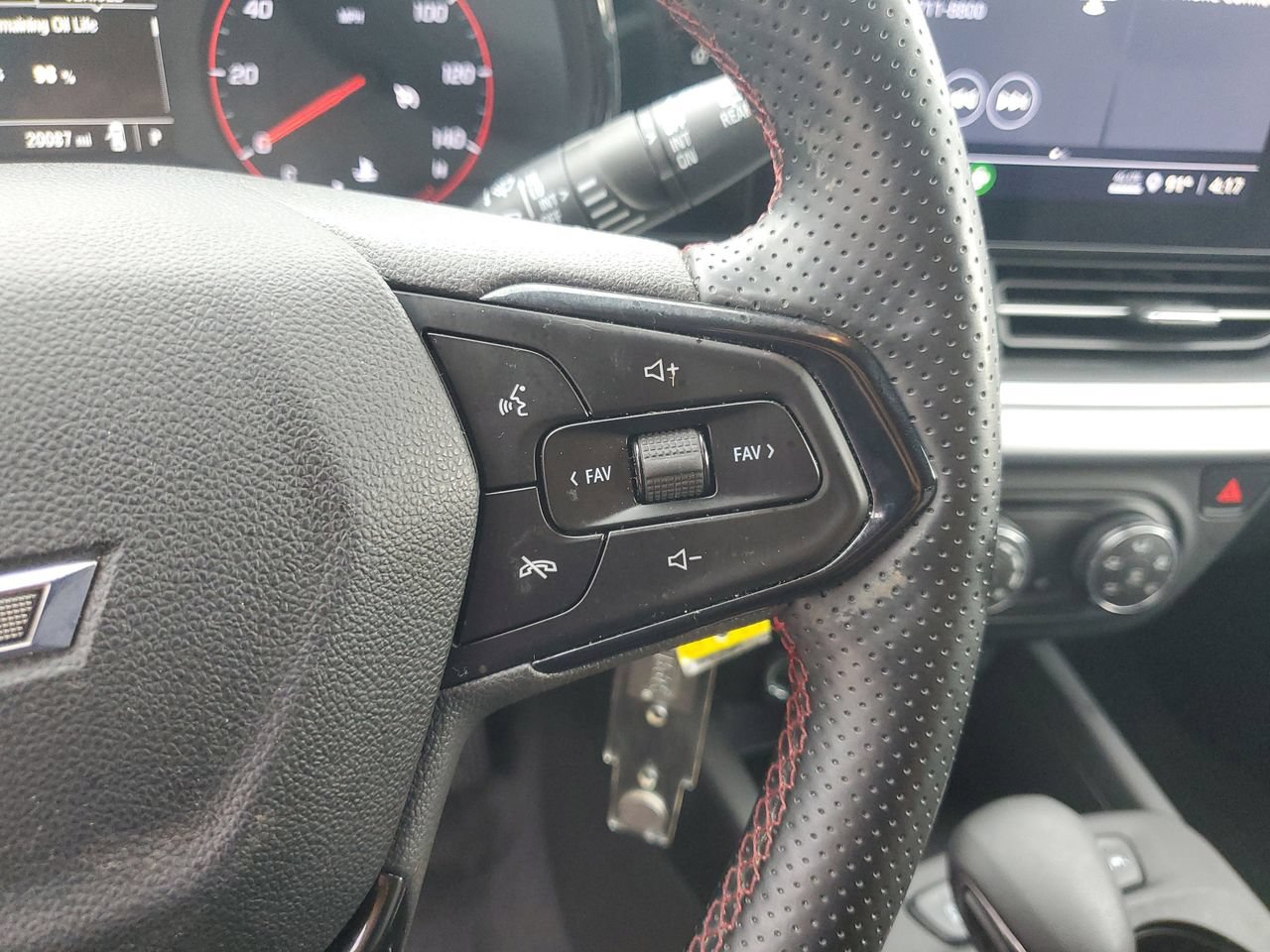 Used 2025 Chevrolet Trax RS w/ Driver Confidence Package FWD image 18