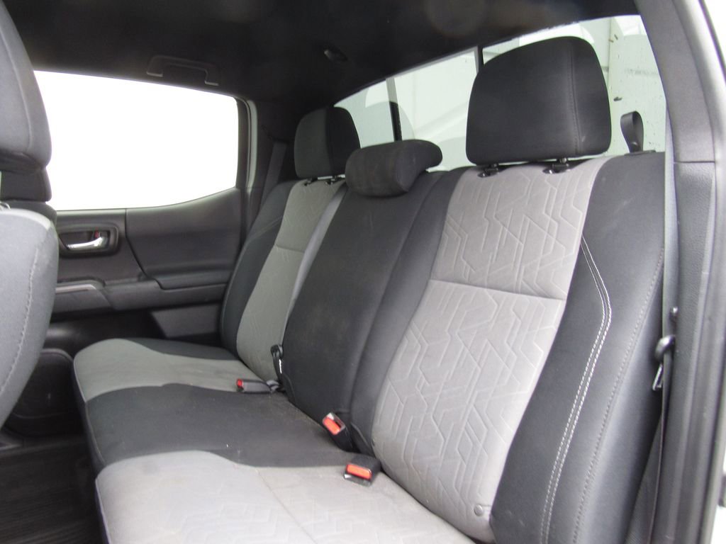 Used 2020 Toyota Tacoma TRD Sport AWD/4WD image 17
