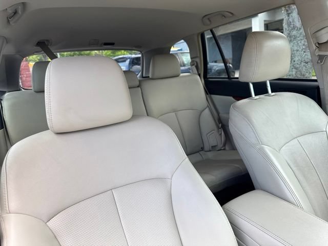 Used 2012 Subaru Outback 3.6R Limited w/ Moonroof Pkg AWD/4WD image 12