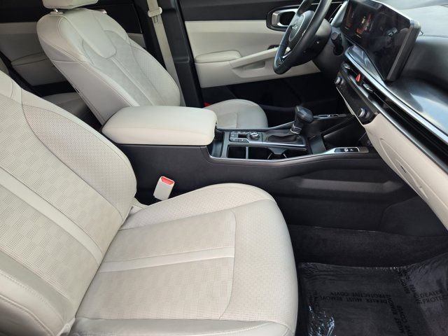 Certified 2025 Kia Sorento EX w/ Panoramic Sunroof Package FWD image 13