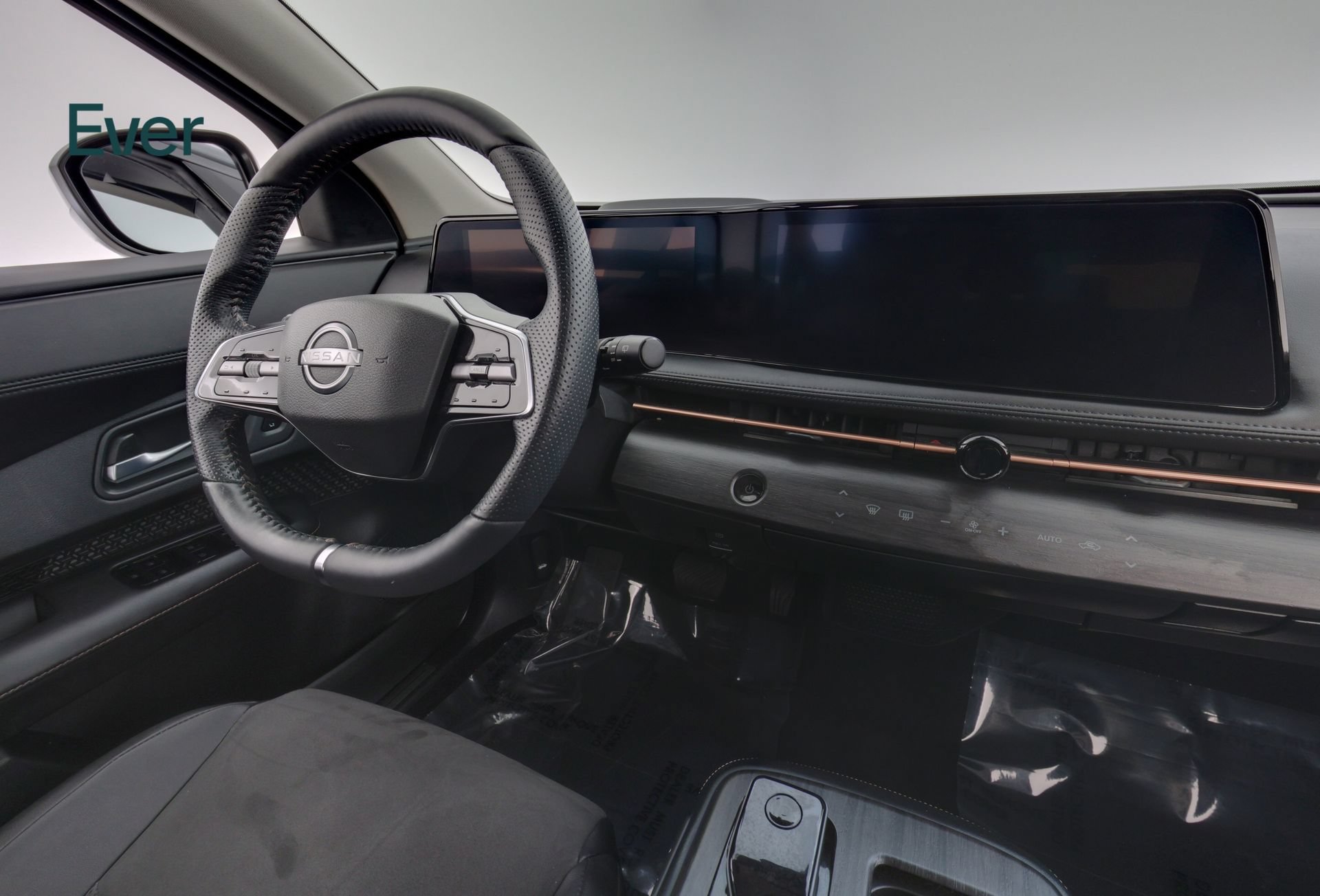 Used 2024 Nissan Ariya AWD image 25