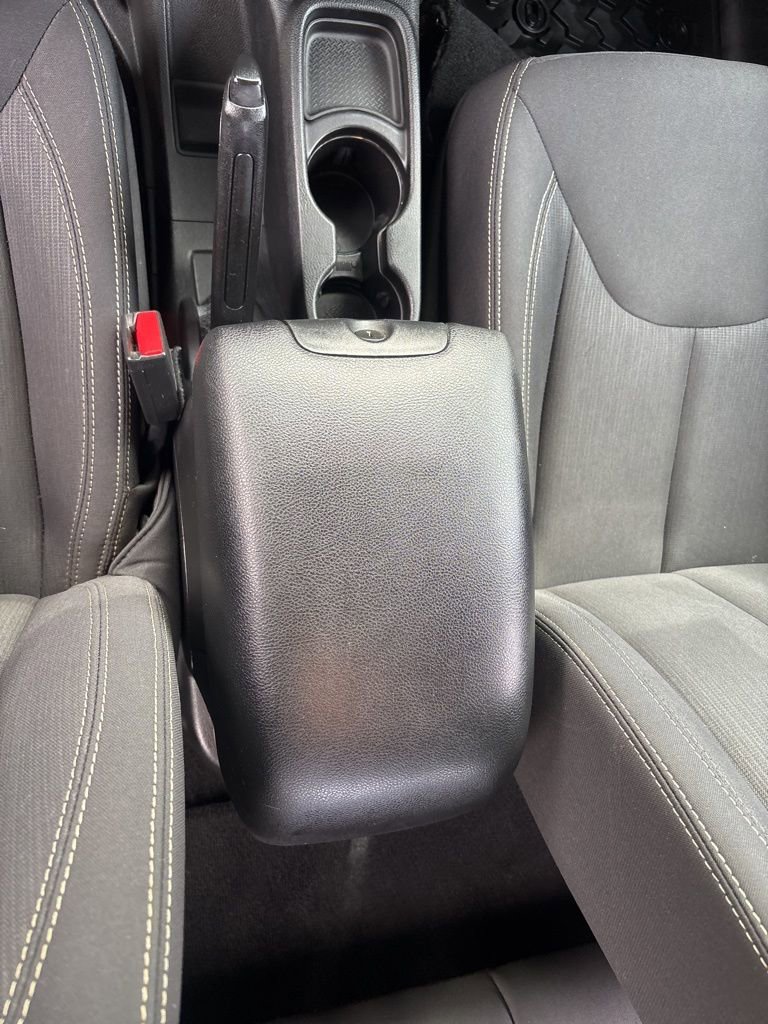 Used 2016 Jeep Wrangler Rubicon w/ Connectivity Group image 36