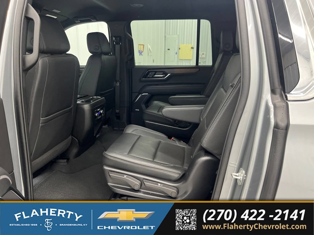 Used 2025 GMC Yukon XL Denali AWD/4WD image 11
