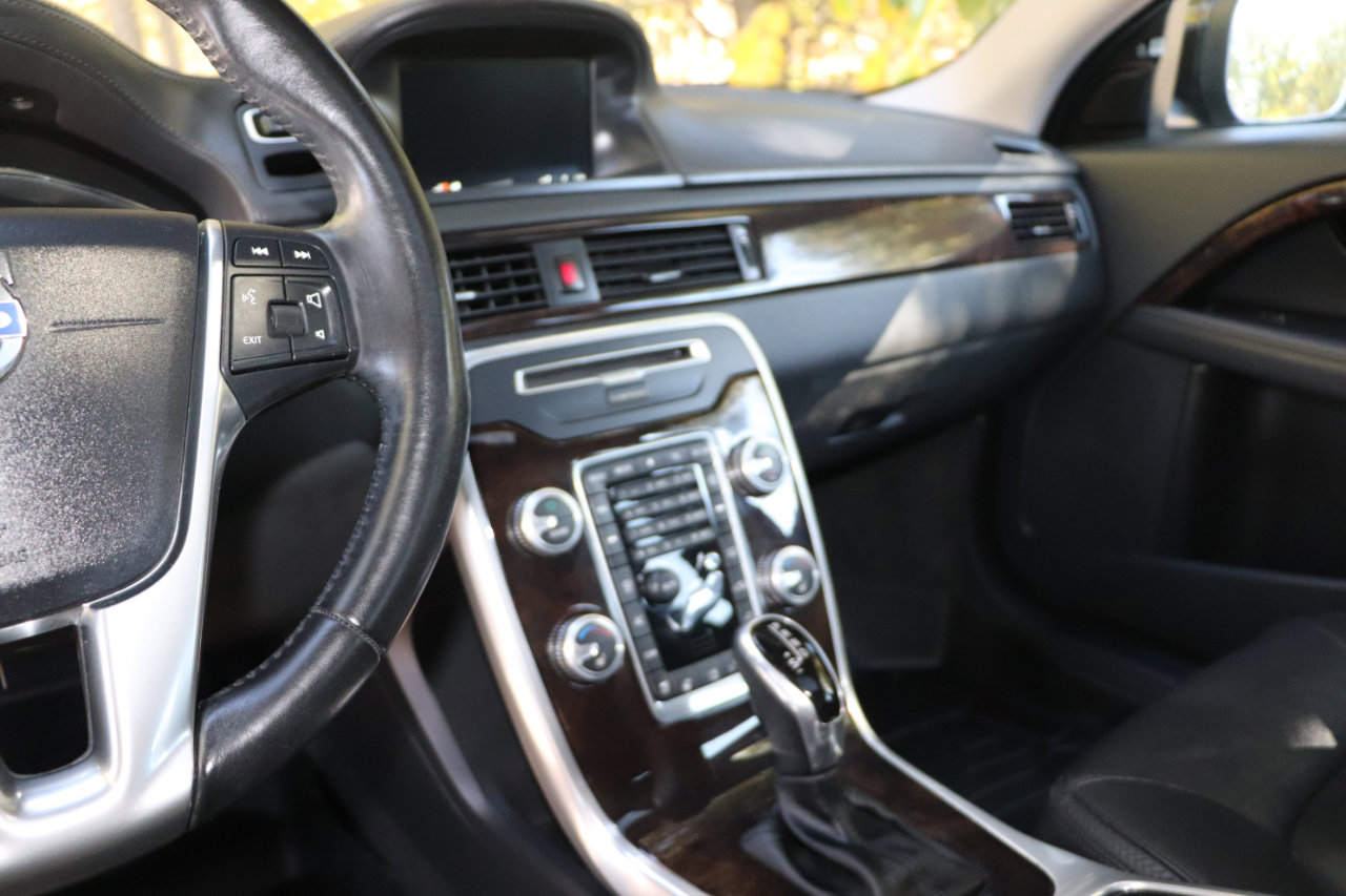 Used 2016 Volvo XC70 T5 Platinum w/ Climate Package image 12