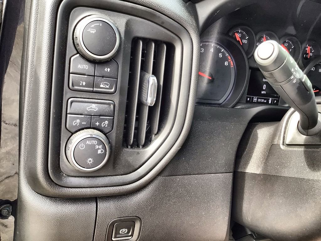 Used 2023 Chevrolet Silverado 1500 Custom image 18