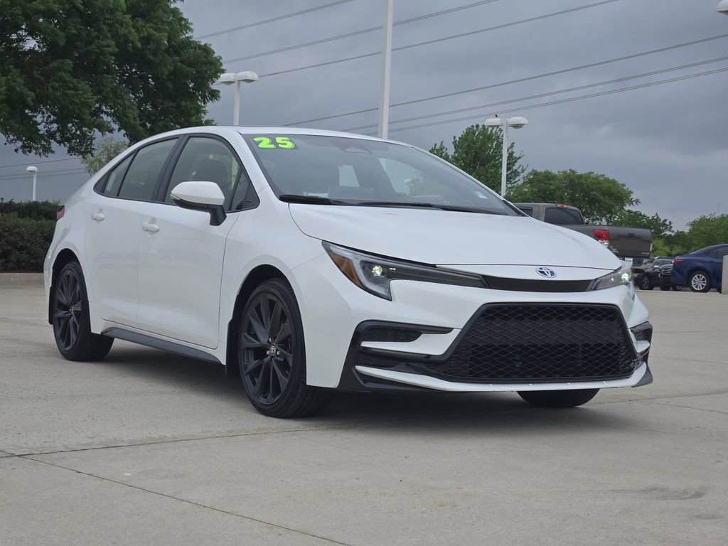 Used 2025 Toyota Corolla SE w/ SE Premium Package image 3