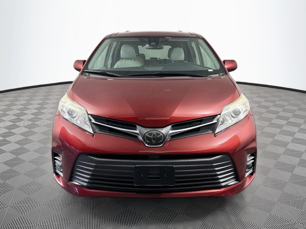 Used 2020 Toyota Sienna XLE FWD image 2