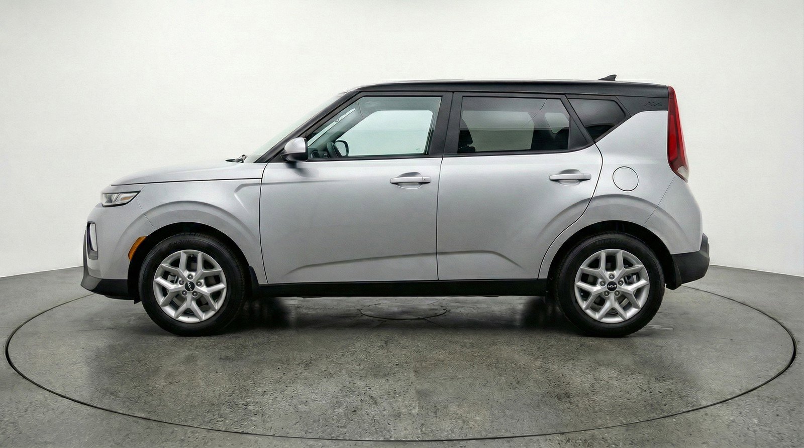 Used 2025 Kia Soul LX w/ LX Technology Package FWD image 5