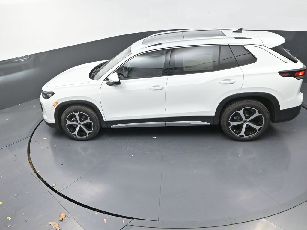 New 2026 Volkswagen Tiguan SE FWD image 16